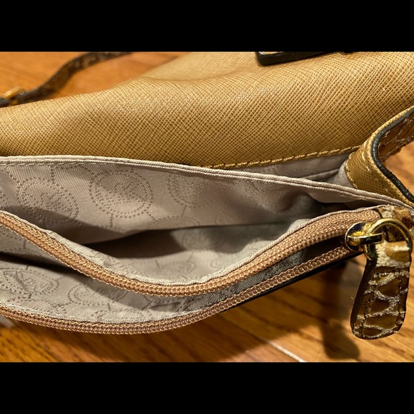 Michael Kors Crossbody - Picture 7 of 10